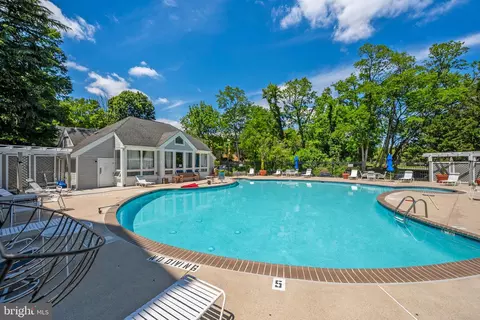 Exterior - 3179 Summit Square Dr #2-E1, Oakton, VA 22124 photo 6 of 6