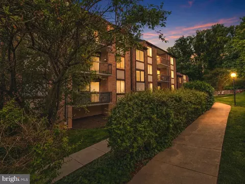 9702 Kingsbridge Dr #3, Fairfax, VA 22031