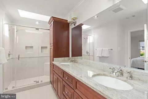 Bath - 7001 Dunningham Pl #7, Mclean, VA 22101 photo 4 of 5