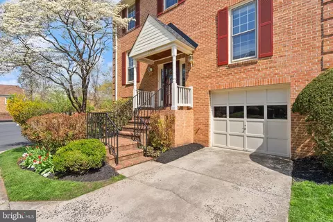 Exterior - 7001 Dunningham Pl #7, Mclean, VA 22101 photo 3 of 4