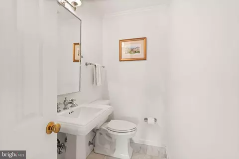 Bath - 7001 Dunningham Pl #7, Mclean, VA 22101 photo 1 of 5