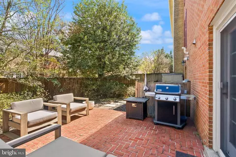 Exterior - 7001 Dunningham Pl #7, Mclean, VA 22101 photo 4 of 4