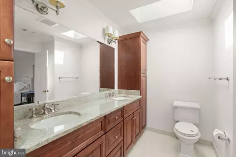 Bath - 7001 Dunningham Pl #7, Mclean, VA 22101 photo 2 of 5