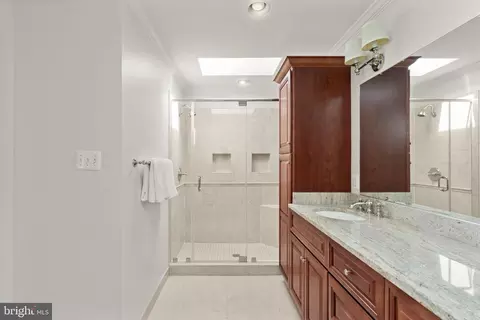 Bath - 7001 Dunningham Pl #7, Mclean, VA 22101 photo 3 of 5