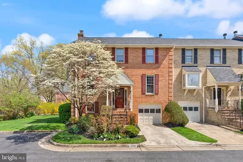 Exterior - 7001 Dunningham Pl #7, Mclean, VA 22101 photo 2 of 4
