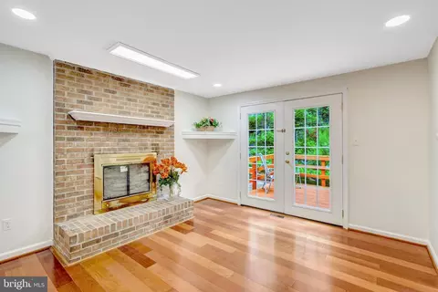 Living - 5759 Heming Ave, Springfield, VA 22151 photo 6 of 7