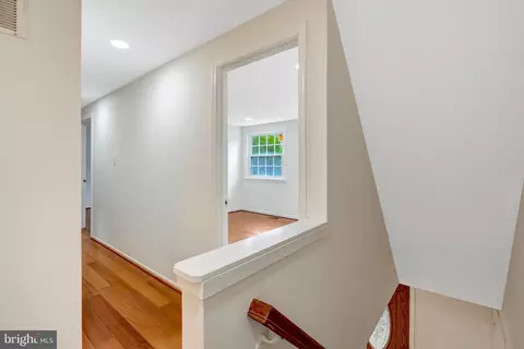 Entry Way - 5759 Heming Ave, Springfield, VA 22151 photo 8 of 10