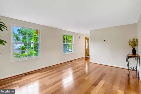 Living - 5759 Heming Ave, Springfield, VA 22151 photo 2 of 7