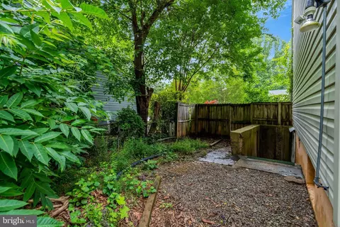 Exterior - 5759 Heming Ave, Springfield, VA 22151 photo 9 of 11