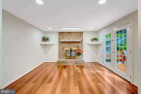 Living - 5759 Heming Ave, Springfield, VA 22151 photo 5 of 7