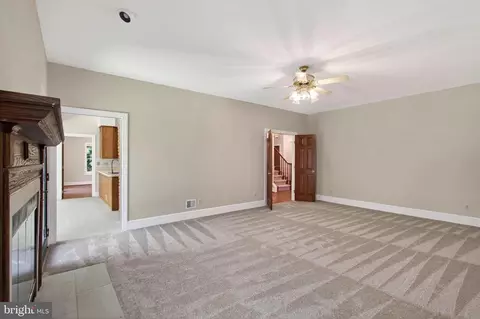 Living - 8130 Viola St, Springfield, VA 22152 photo 4 of 4