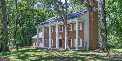 8130 Viola St, Springfield, VA 22152