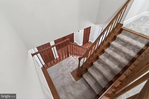 Entry Way - 8130 Viola St, Springfield, VA 22152 photo 4 of 5