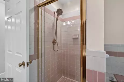 Bath - 8130 Viola St, Springfield, VA 22152 photo 10 of 10