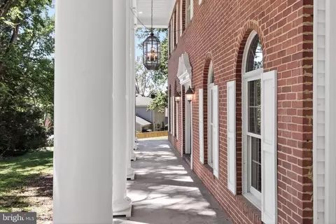 Exterior - 8130 Viola St, Springfield, VA 22152 photo 5 of 8
