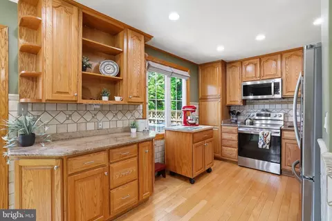 5433 Lighthouse Ln, Burke, VA 22015 photo 8