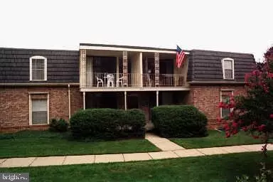 3111 Patrick Henry Dr #621, Falls Church, VA 22044