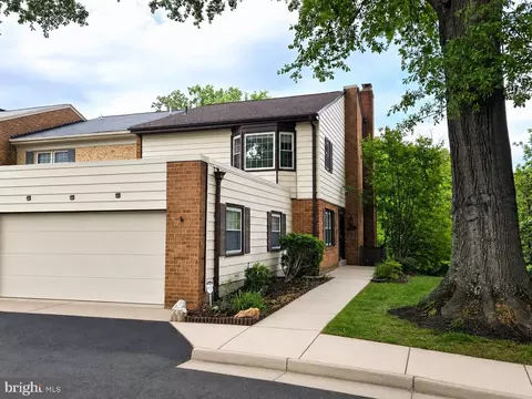 926 Moorefield Creek Rd SW, Vienna, VA 22180