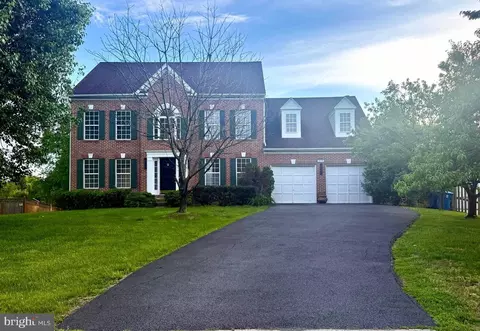 2626 Iron Forge Rd, Herndon, VA 20171