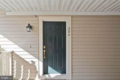 12237 Fairfield House Dr #304A, Fairfax, VA 22033