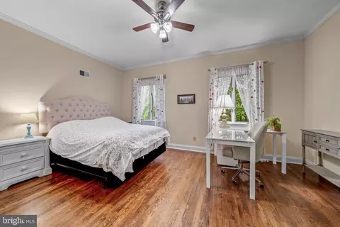Bedroom - 1502 Highwood Dr, Mclean, VA 22101 photo 4 of 5