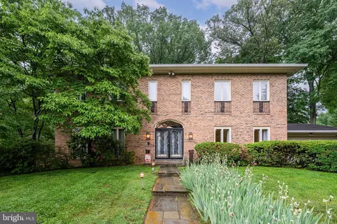 1502 Highwood Dr, Mclean, VA 22101