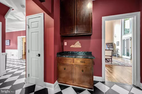 Entry Way - 1502 Highwood Dr, Mclean, VA 22101 photo 6 of 9