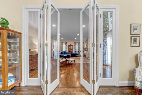 Entry Way - 1502 Highwood Dr, Mclean, VA 22101 photo 5 of 9