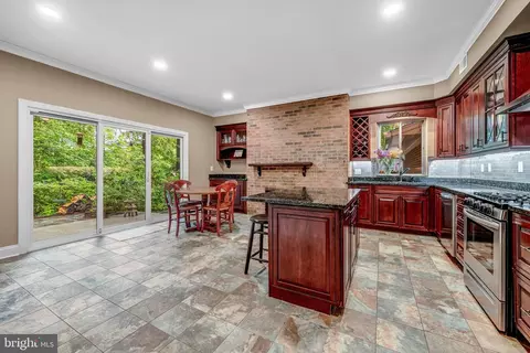 Kitchen - 1502 Highwood Dr, Mclean, VA 22101 photo 3 of 4