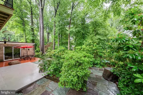 Exterior - 1502 Highwood Dr, Mclean, VA 22101 photo 4 of 7
