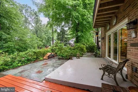 Exterior - 1502 Highwood Dr, Mclean, VA 22101 photo 2 of 7