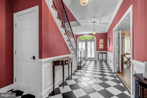 Entry Way - 1502 Highwood Dr, Mclean, VA 22101 photo 3 of 9
