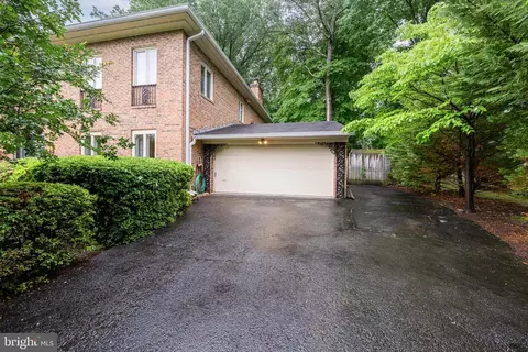 Exterior - 1502 Highwood Dr, Mclean, VA 22101 photo 7 of 7