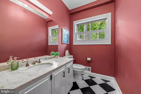 Bath - 1502 Highwood Dr, Mclean, VA 22101 photo 1 of 5