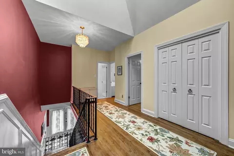 Entry Way - 1502 Highwood Dr, Mclean, VA 22101 photo 8 of 9