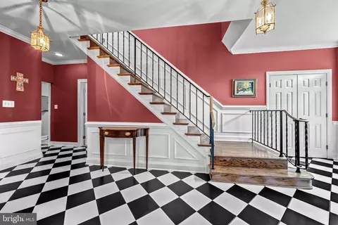 Entry Way - 1502 Highwood Dr, Mclean, VA 22101 photo 7 of 9