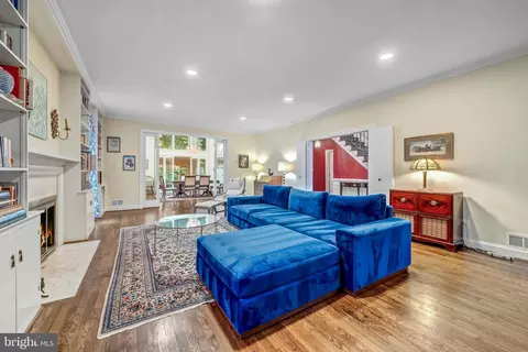 Living - 1502 Highwood Dr, Mclean, VA 22101 photo 2 of 4