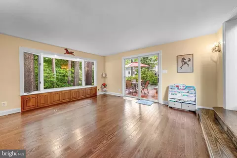 Living - 1502 Highwood Dr, Mclean, VA 22101 photo 4 of 4