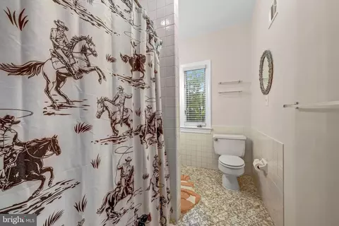 Bath - 1502 Highwood Dr, Mclean, VA 22101 photo 3 of 5
