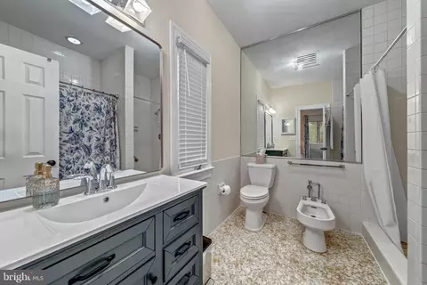 Bath - 1502 Highwood Dr, Mclean, VA 22101 photo 2 of 5