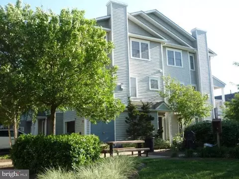4542 Superior Sq, Fairfax, VA 22033
