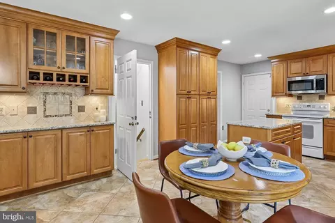 9200 Wyeth Ln, Burke, VA 22015 photo 18