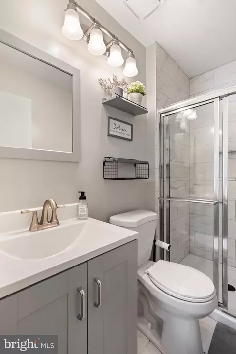 Bath - 7932 Pebble Brook Ct, Springfield, VA 22153 photo 2 of 6