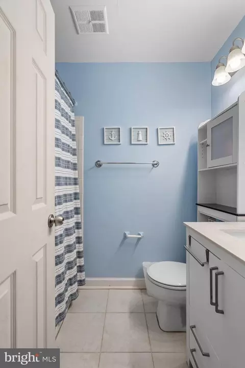 Bath - 7932 Pebble Brook Ct, Springfield, VA 22153 photo 5 of 6