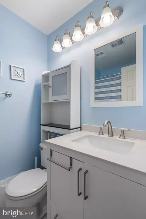 Bath - 7932 Pebble Brook Ct, Springfield, VA 22153 photo 4 of 6