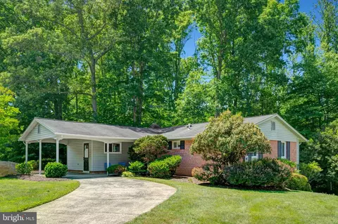 5310 Gainsborough Dr, Fairfax, VA 22032