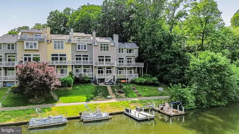 11103 Lake Chapel Ln, Reston, VA 20191