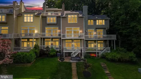 11103 Lake Chapel Ln, Reston, VA 20191