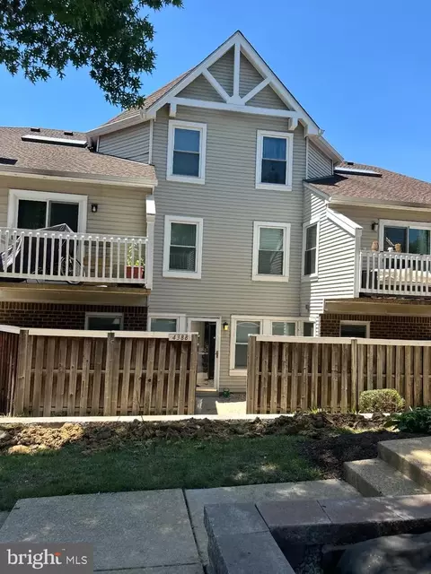 4388 Pembrook Village Dr #90, Alexandria, VA 22309