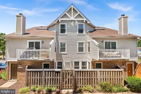 4388 Pembrook Village Dr #90, Alexandria, VA 22309